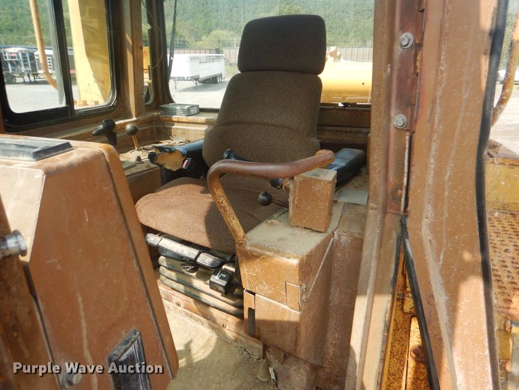 image for item DI0427 1987 Caterpillar D8N  dozer