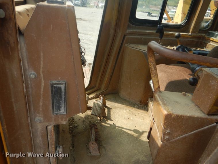 image for item DI0427 1987 Caterpillar D8N  dozer