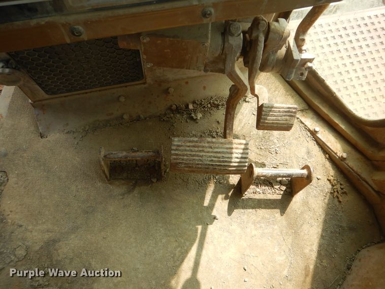 image for item DI0427 1987 Caterpillar D8N  dozer