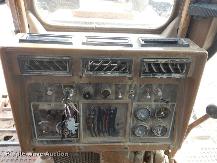 image for item DI0427 1987 Caterpillar D8N  dozer