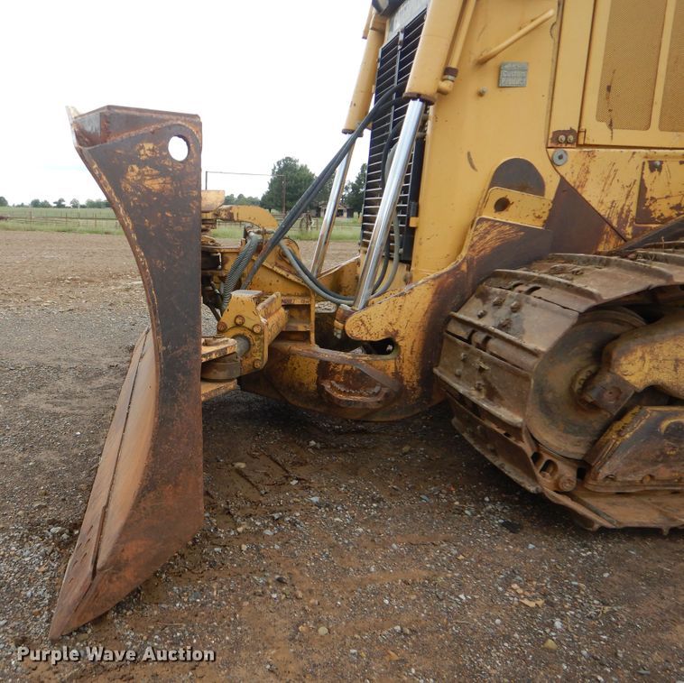 image for item DI0437 2001 Caterpillar D6R XW  dozer