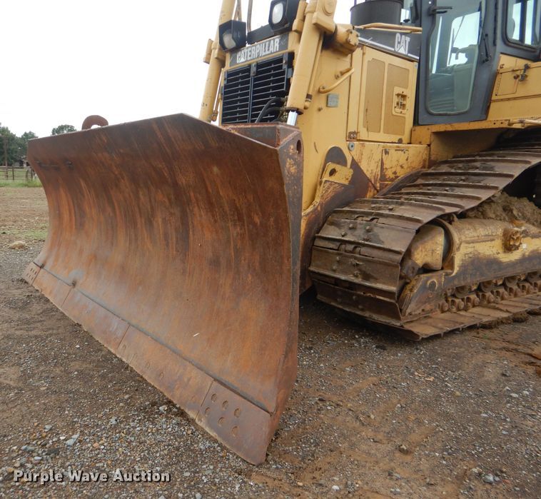 image for item DI0437 2001 Caterpillar D6R XW  dozer