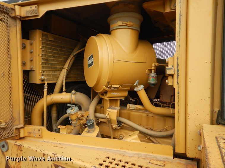 image for item DI0437 2001 Caterpillar D6R XW  dozer