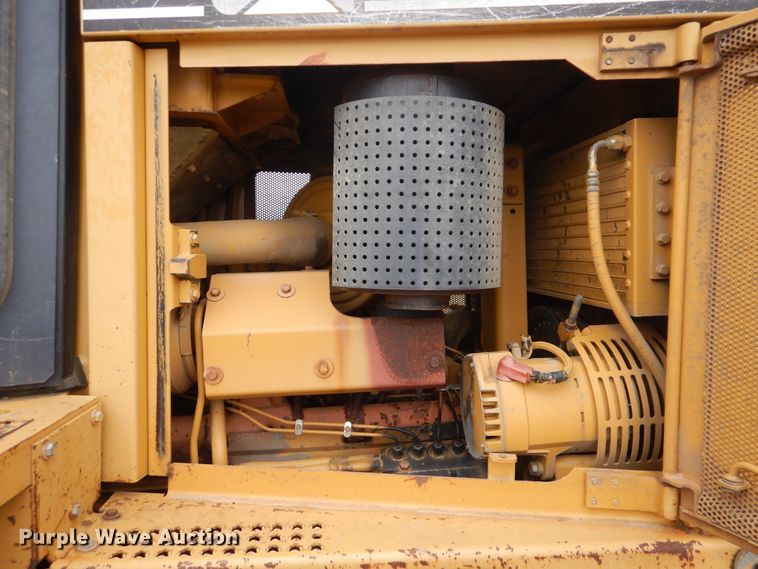 image for item DI0437 2001 Caterpillar D6R XW  dozer