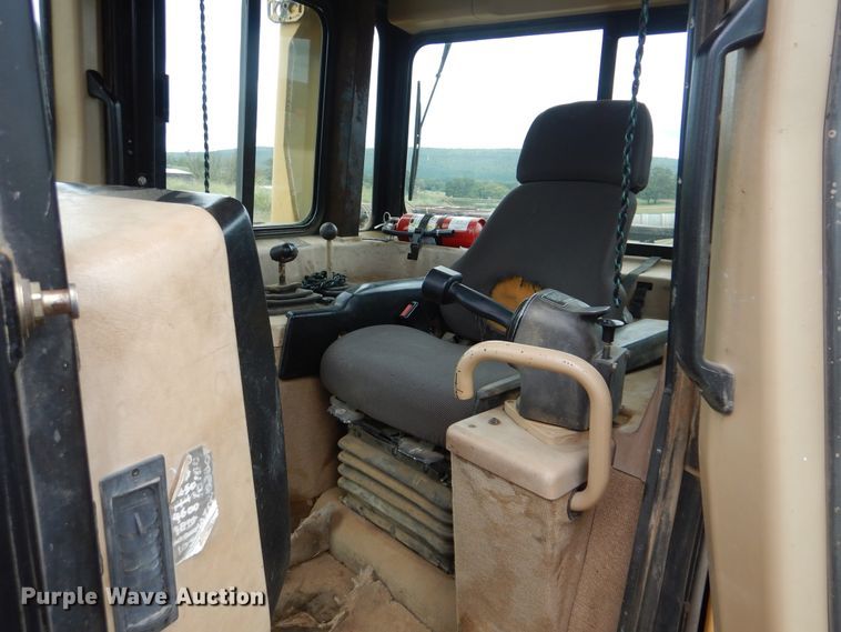 image for item DI0437 2001 Caterpillar D6R XW  dozer