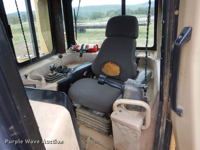 image for item DI0437 2001 Caterpillar D6R XW  dozer