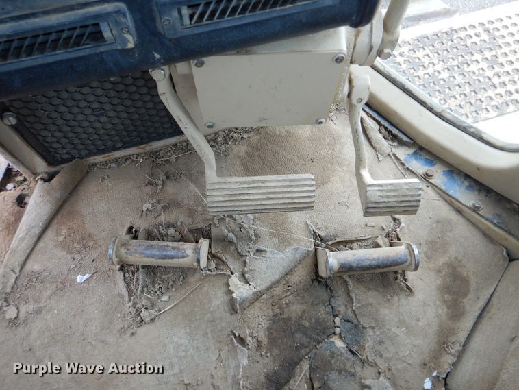 image for item DI0437 2001 Caterpillar D6R XW  dozer