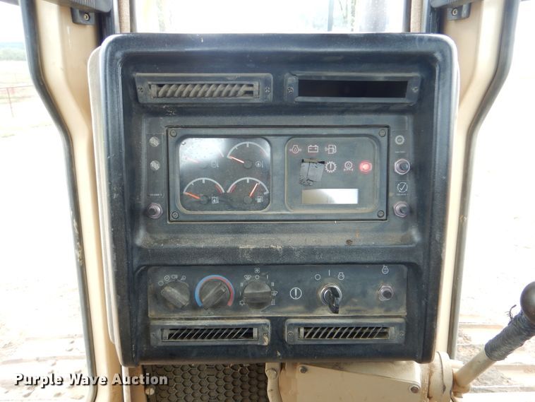 image for item DI0437 2001 Caterpillar D6R XW  dozer