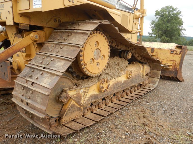 image for item DI0437 2001 Caterpillar D6R XW  dozer
