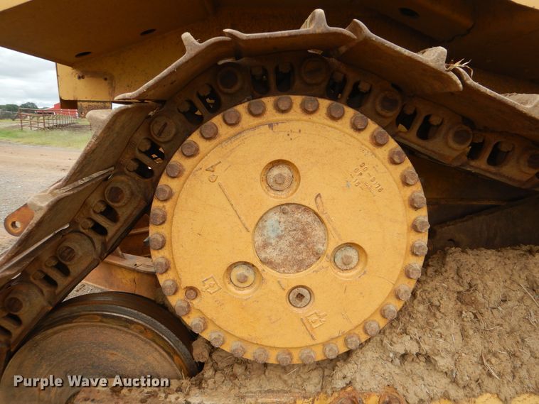 image for item DI0437 2001 Caterpillar D6R XW  dozer