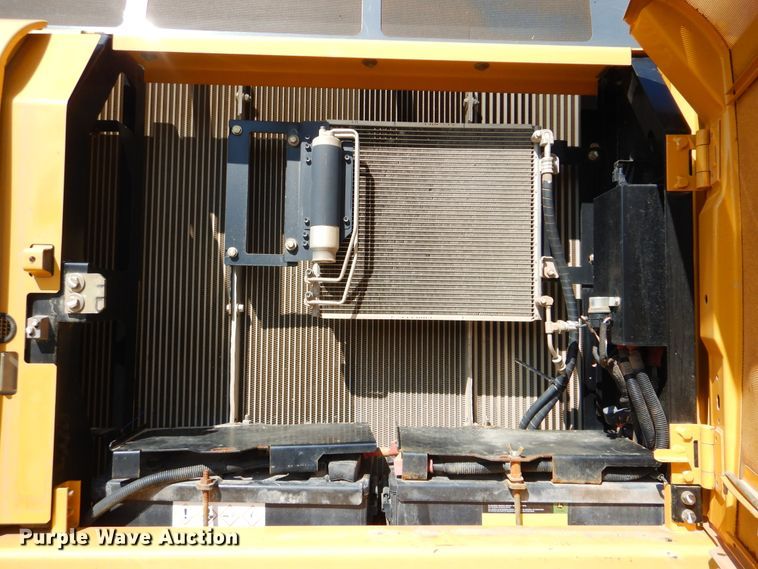 image for item DI0441 2014 John Deere 350G LC  excavator