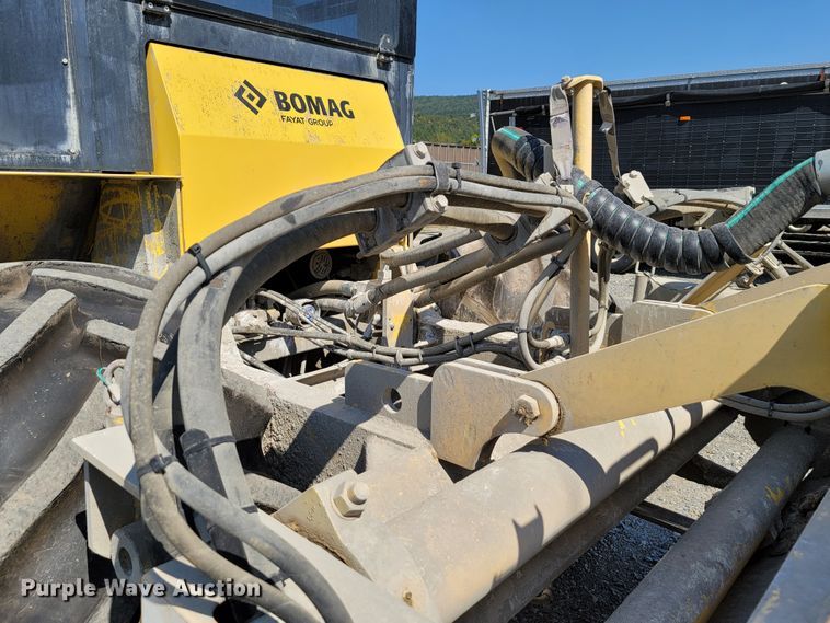 image for item ET9012 2016 Bomag MPH364R  recycler