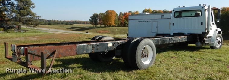 image for item AF9961 2005 Freightliner Business Class M2  truck cab and chassis