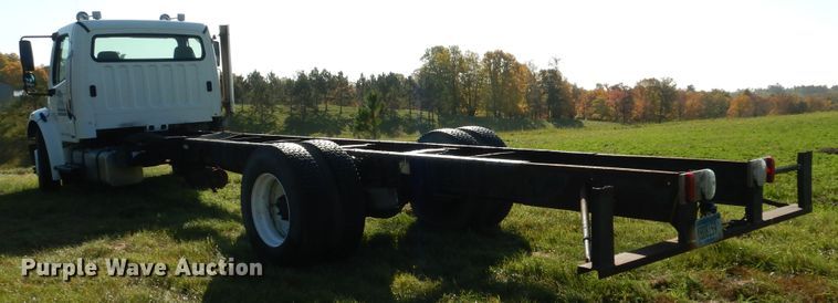 image for item AF9961 2005 Freightliner Business Class M2  truck cab and chassis