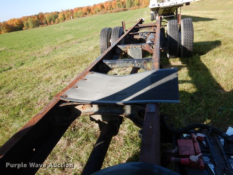 image for item AF9961 2005 Freightliner Business Class M2  truck cab and chassis