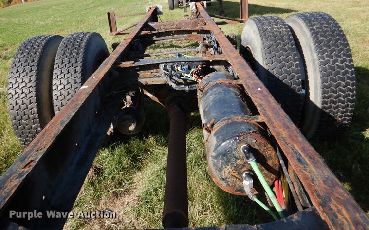 image for item AF9961 2005 Freightliner Business Class M2  truck cab and chassis