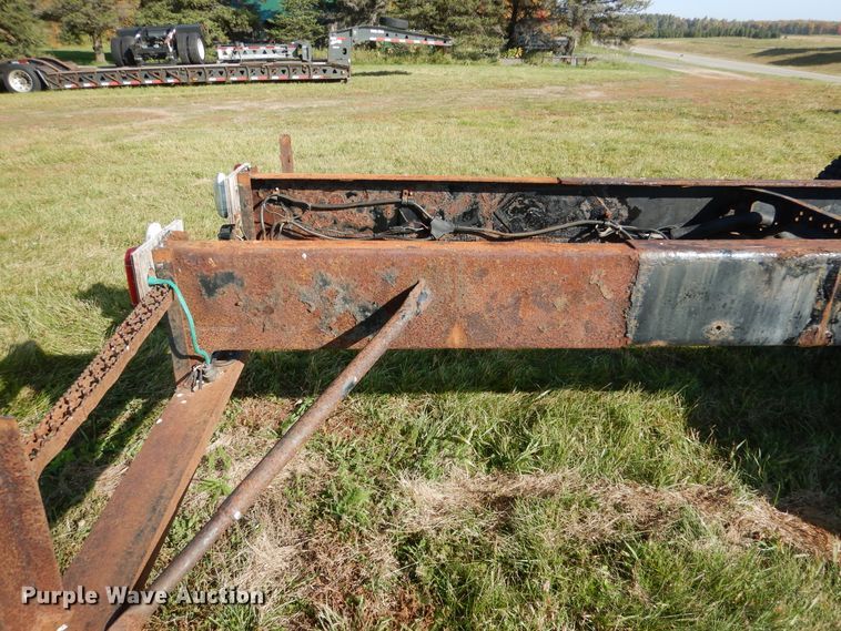 image for item AF9961 2005 Freightliner Business Class M2  truck cab and chassis