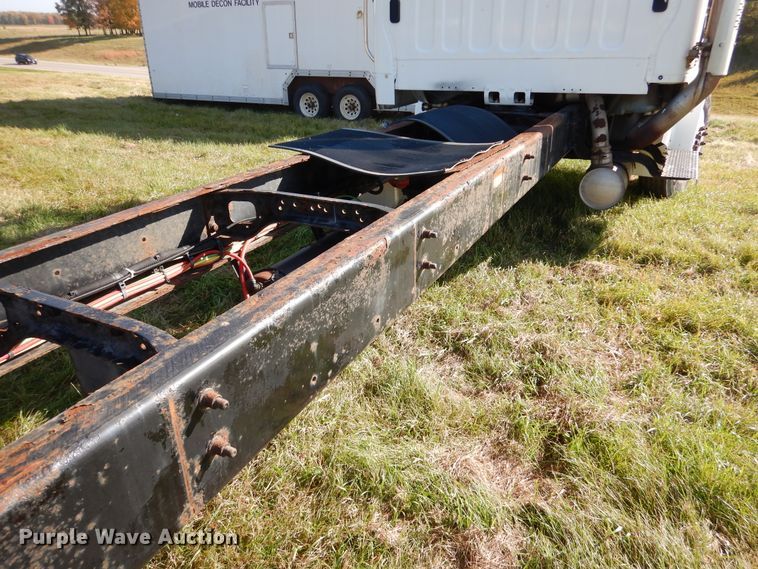 image for item AF9961 2005 Freightliner Business Class M2  truck cab and chassis