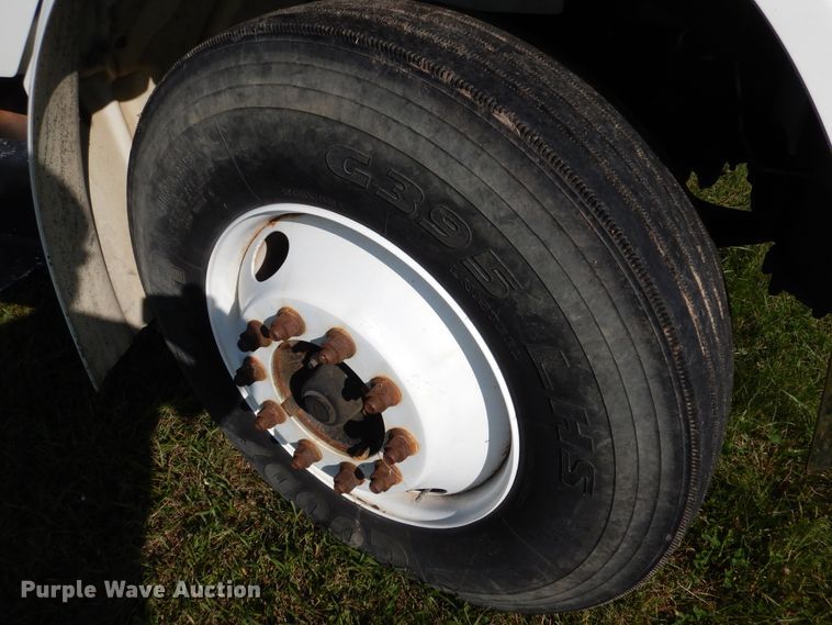 image for item AF9961 2005 Freightliner Business Class M2  truck cab and chassis