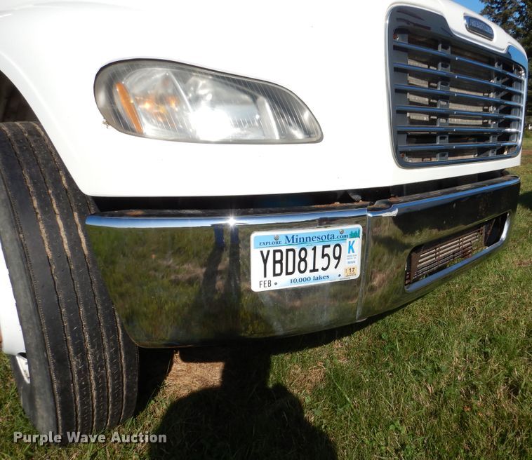 image for item AF9961 2005 Freightliner Business Class M2  truck cab and chassis