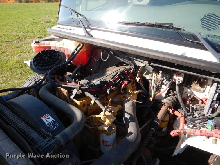 image for item AF9961 2005 Freightliner Business Class M2  truck cab and chassis