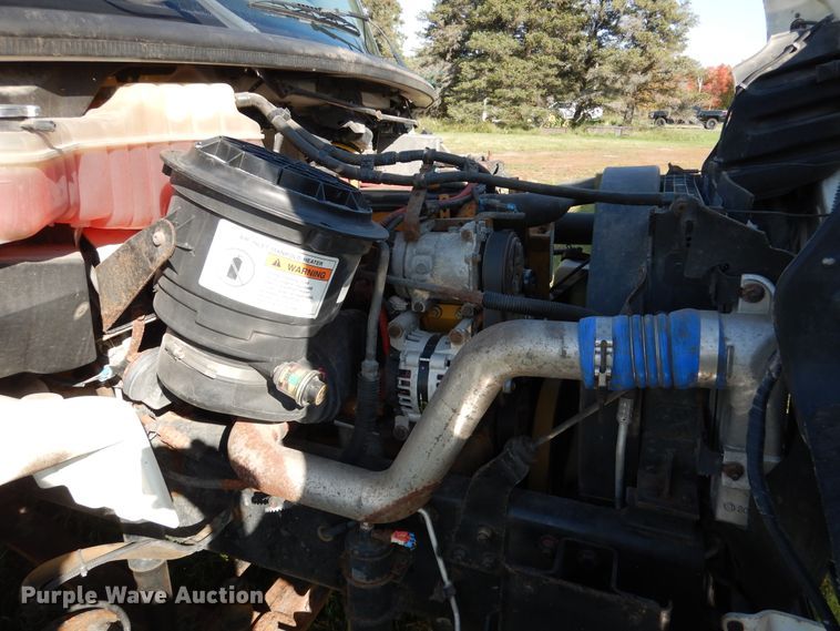 image for item AF9961 2005 Freightliner Business Class M2  truck cab and chassis