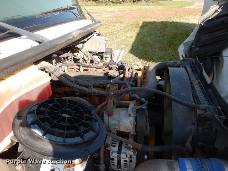 image for item AF9961 2005 Freightliner Business Class M2  truck cab and chassis