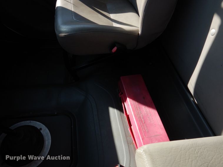 image for item AF9961 2005 Freightliner Business Class M2  truck cab and chassis