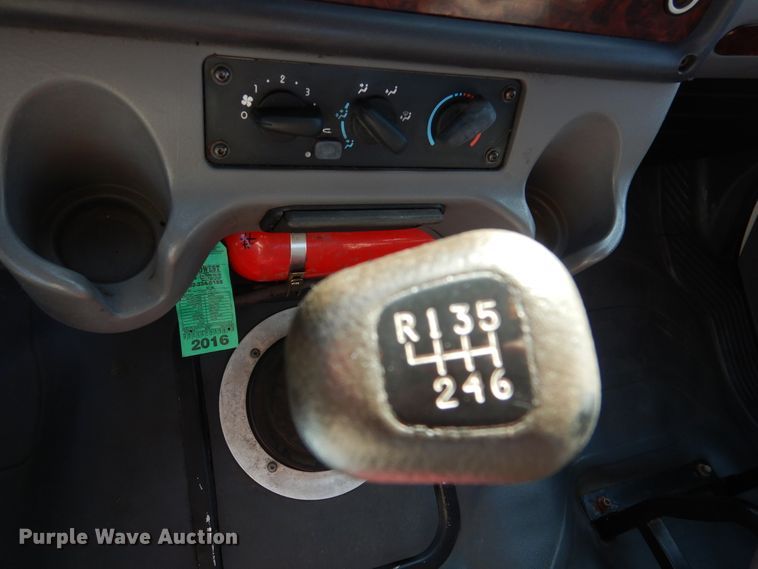 image for item AF9961 2005 Freightliner Business Class M2  truck cab and chassis