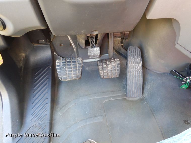 image for item AF9961 2005 Freightliner Business Class M2  truck cab and chassis