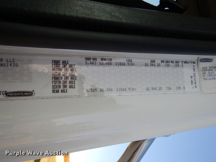 image for item AF9961 2005 Freightliner Business Class M2  truck cab and chassis