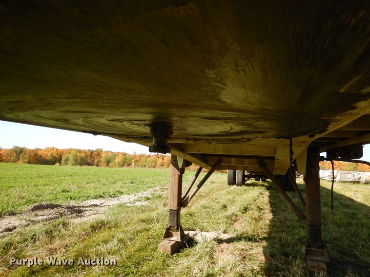 image for item AF9963 1994 Ravens 1448A66 flatbed trailer