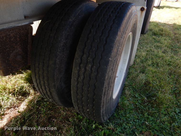 image for item AF9963 1994 Ravens 1448A66 flatbed trailer