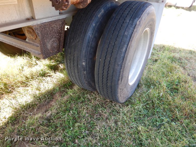 image for item AF9963 1994 Ravens 1448A66 flatbed trailer