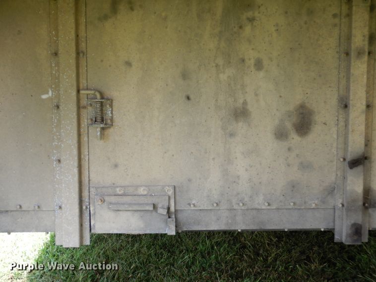 image for item DA5262 2001 Wilson PSDCL-302 livestock trailer