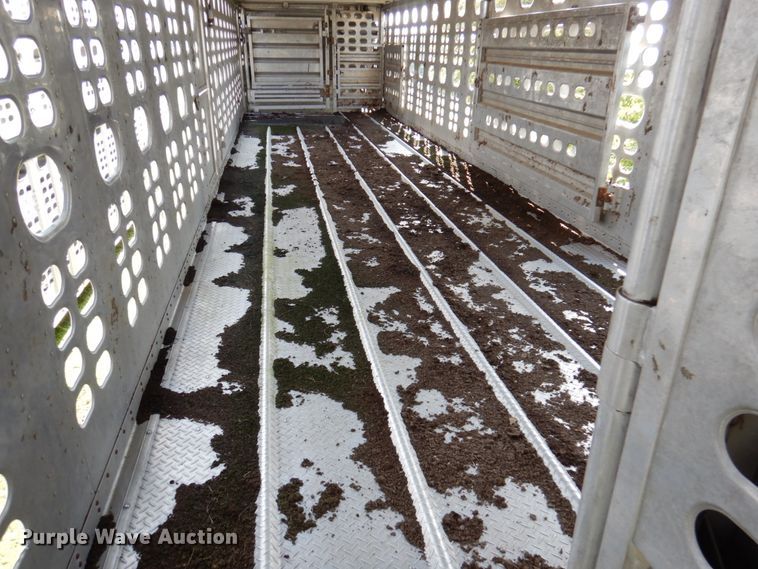 image for item DA5262 2001 Wilson PSDCL-302 livestock trailer