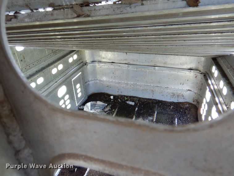 image for item DA5262 2001 Wilson PSDCL-302 livestock trailer