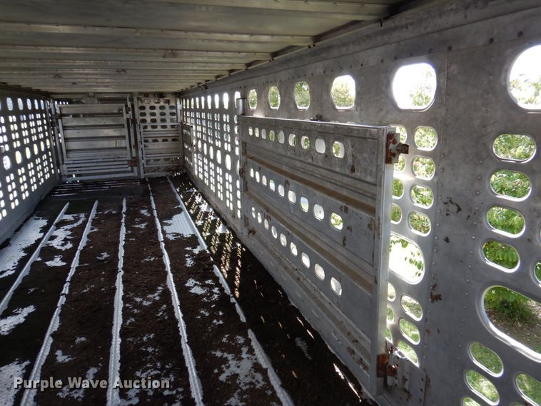 image for item DA5262 2001 Wilson PSDCL-302 livestock trailer