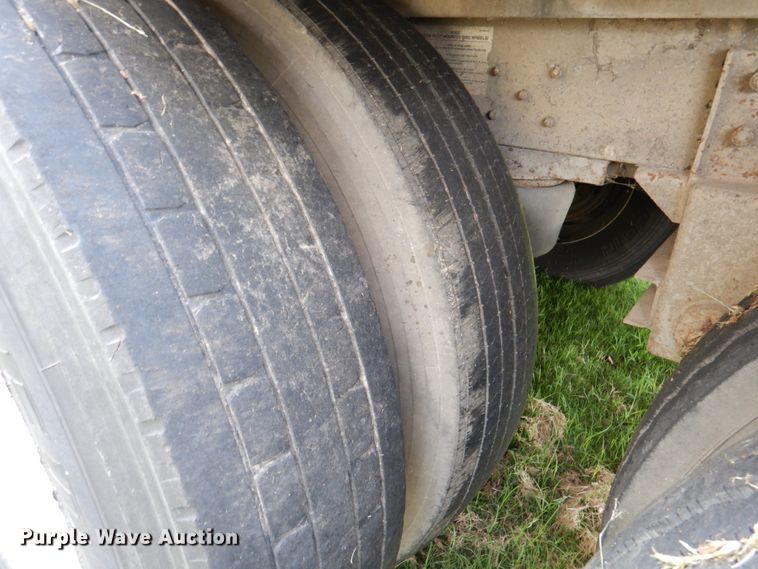 image for item DA5262 2001 Wilson PSDCL-302 livestock trailer