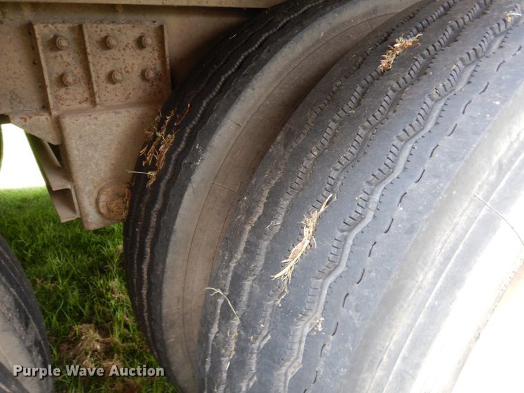 image for item DA5262 2001 Wilson PSDCL-302 livestock trailer