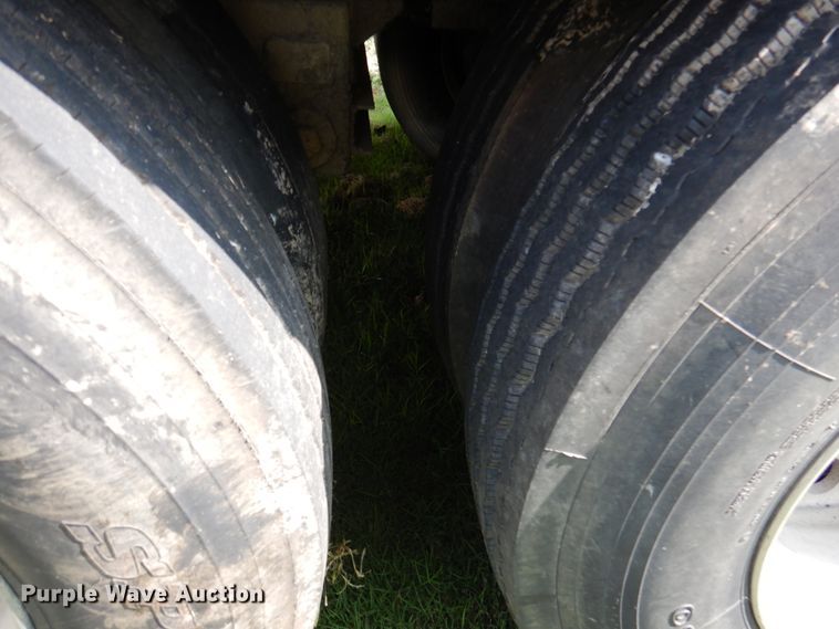 image for item DA5262 2001 Wilson PSDCL-302 livestock trailer