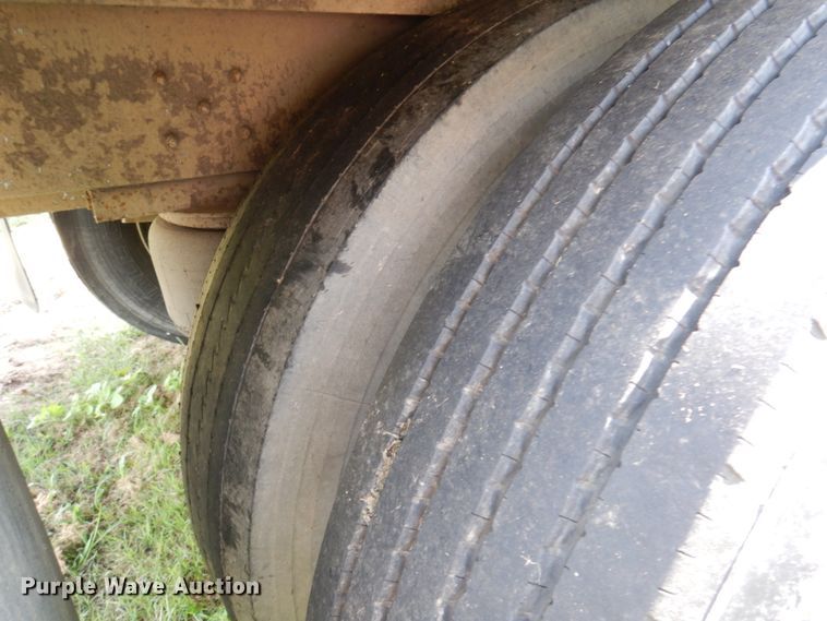 image for item DA5262 2001 Wilson PSDCL-302 livestock trailer