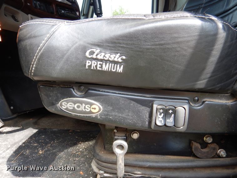 image for item DA5264 2007 Mack Vision CXN  semi truck