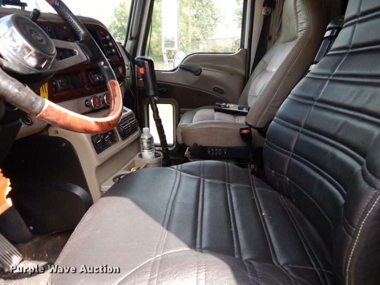 image for item DA5264 2007 Mack Vision CXN  semi truck