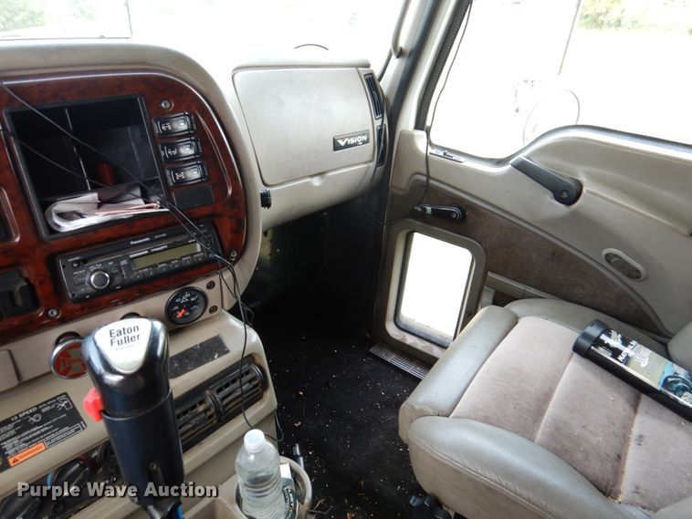 image for item DA5264 2007 Mack Vision CXN  semi truck