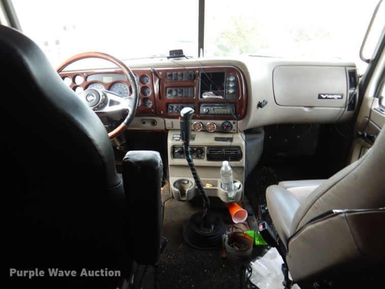 image for item DA5264 2007 Mack Vision CXN  semi truck