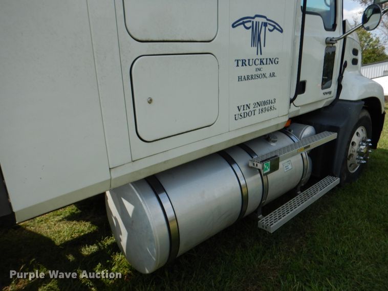 image for item DA5264 2007 Mack Vision CXN  semi truck