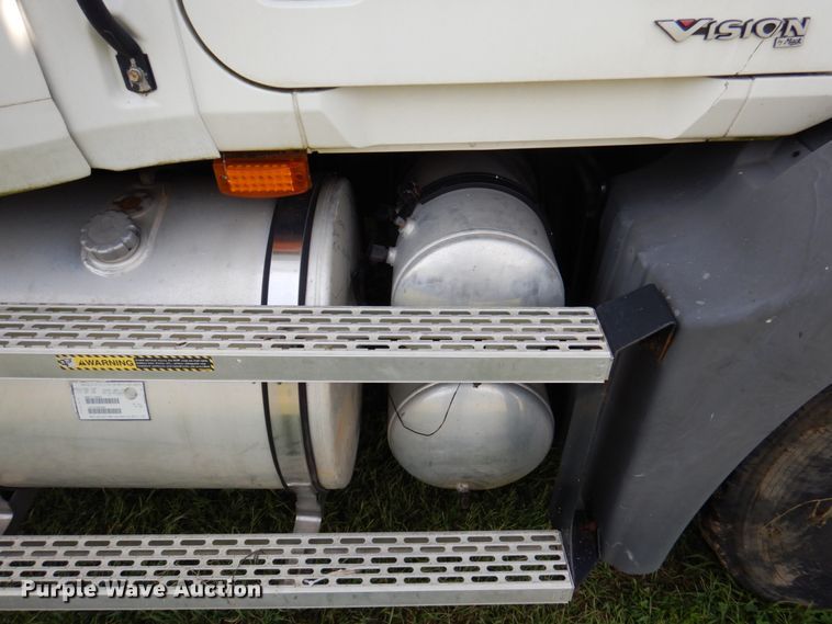 image for item DA5264 2007 Mack Vision CXN  semi truck