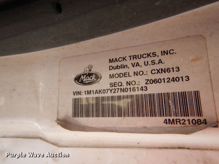image for item DA5264 2007 Mack Vision CXN  semi truck