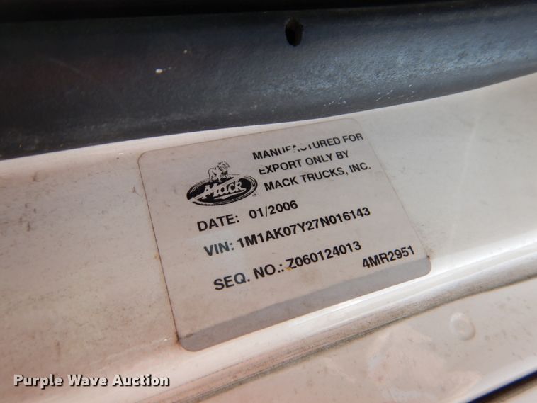 image for item DA5264 2007 Mack Vision CXN  semi truck